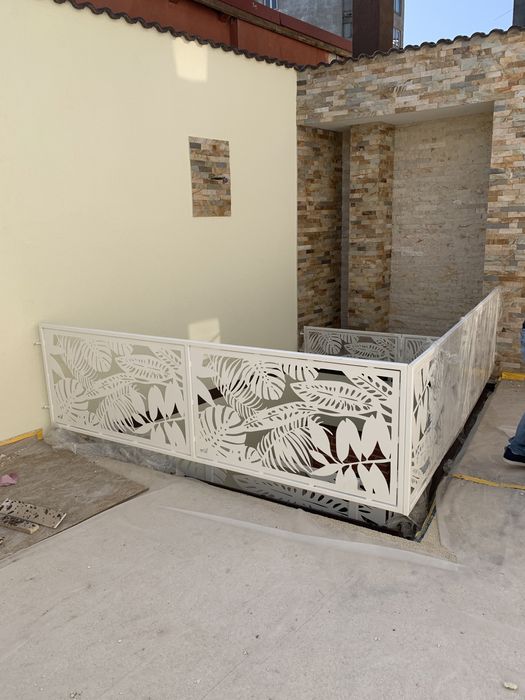 Porti si panouri de gard din tabla decupata.