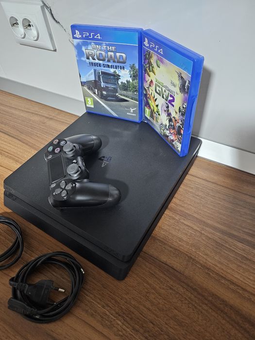 Vând PlayStation 4 Slim + 2 jocuri – Stare foarte bună!