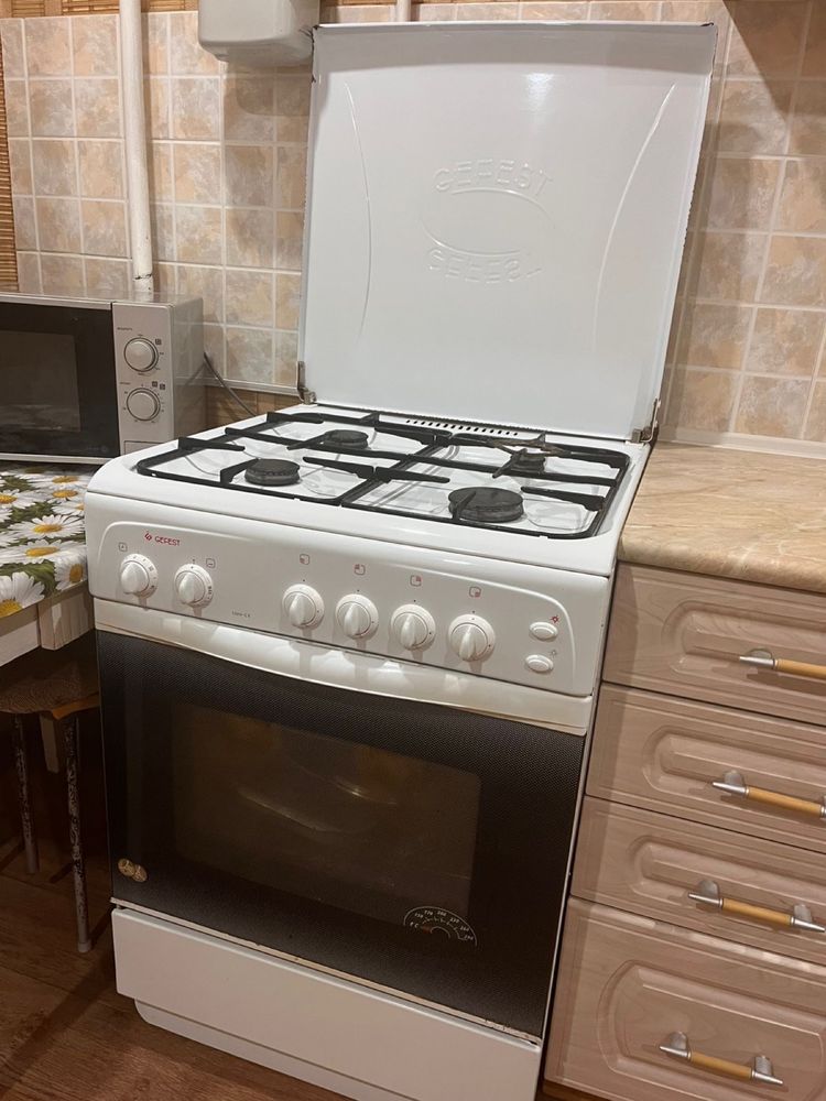 Продам газовую плиту