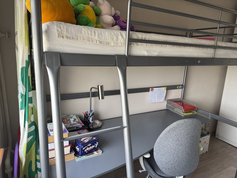 Надстройка за легло с включен матрак и бюро