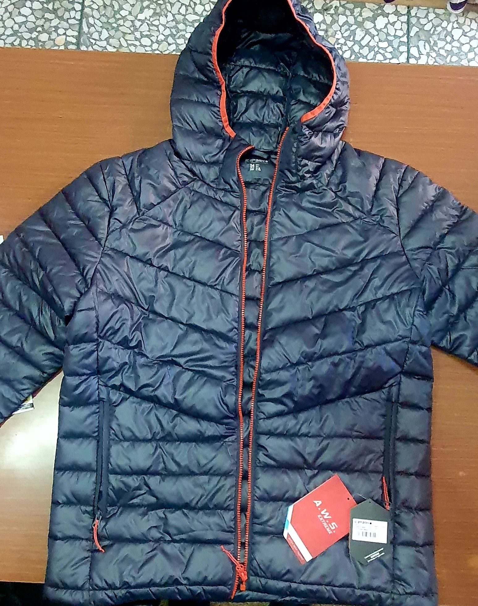 Berghaus,Icepeak, Tom Taylor, Salewa, Salomon, Merrell, Columbia,