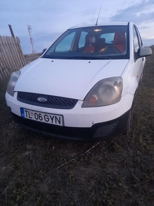 Vând ford fiesta