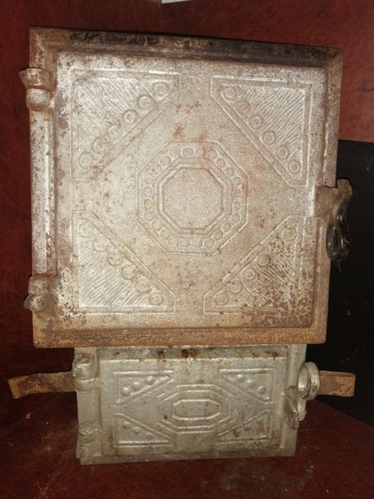 Ușă de sobă de teracotă