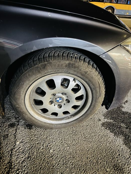 Продавам зимни гуми с джанти 16цола за BMW e 46 и други модели.