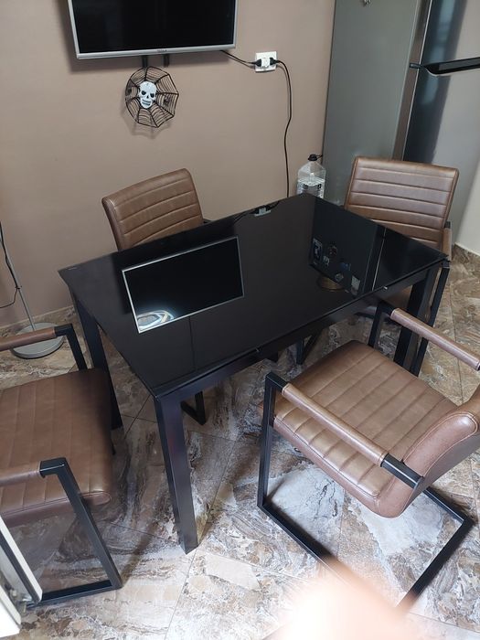 Masă sticlă termorezistentă + 4 scaune piele ecologică