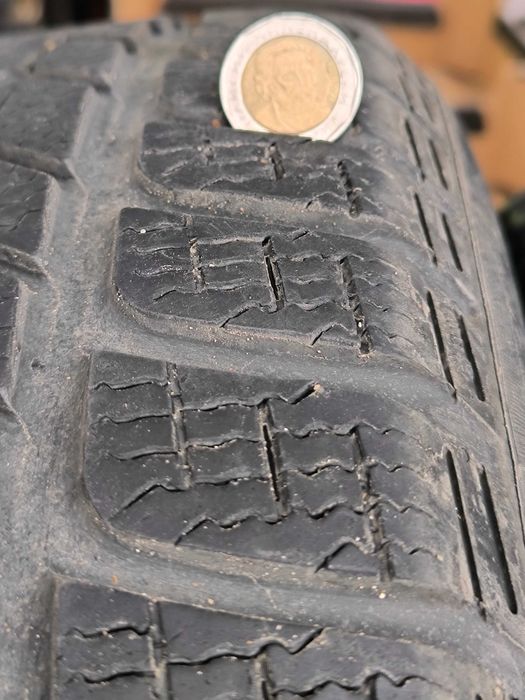 Автомобилни гуми 215/65/16" зимни