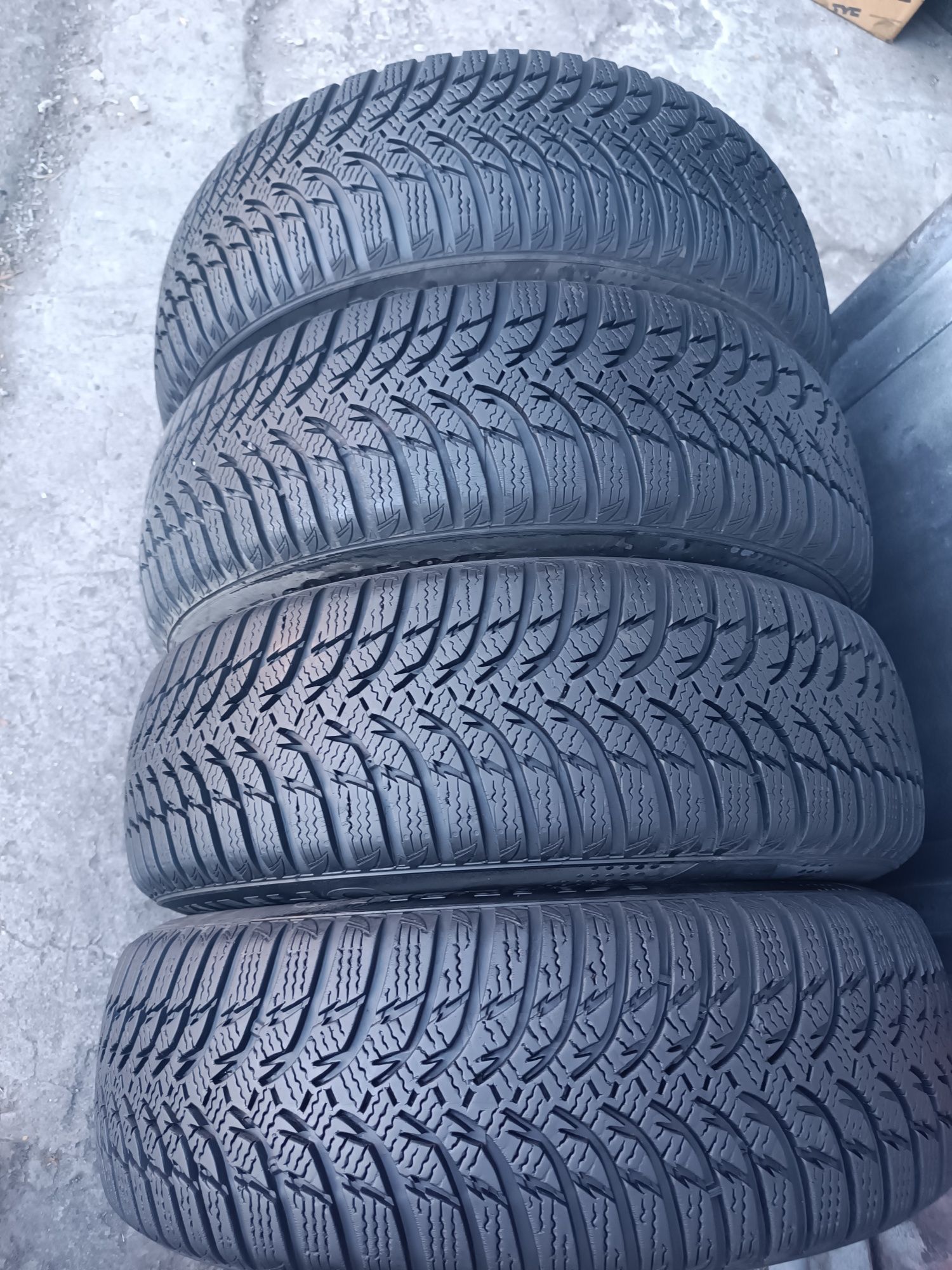 185/60/15 Kumho .