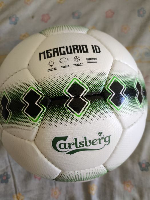 Топка от раздаване на Carlsberg.