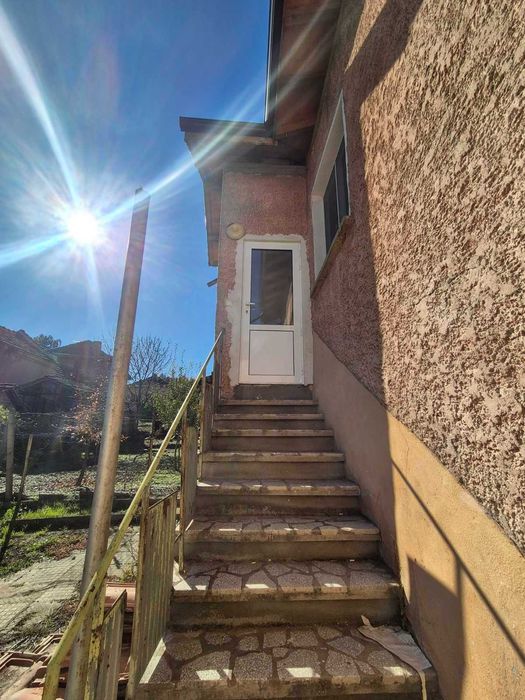 Нова къща в гр. Искър, обл. Плевен .