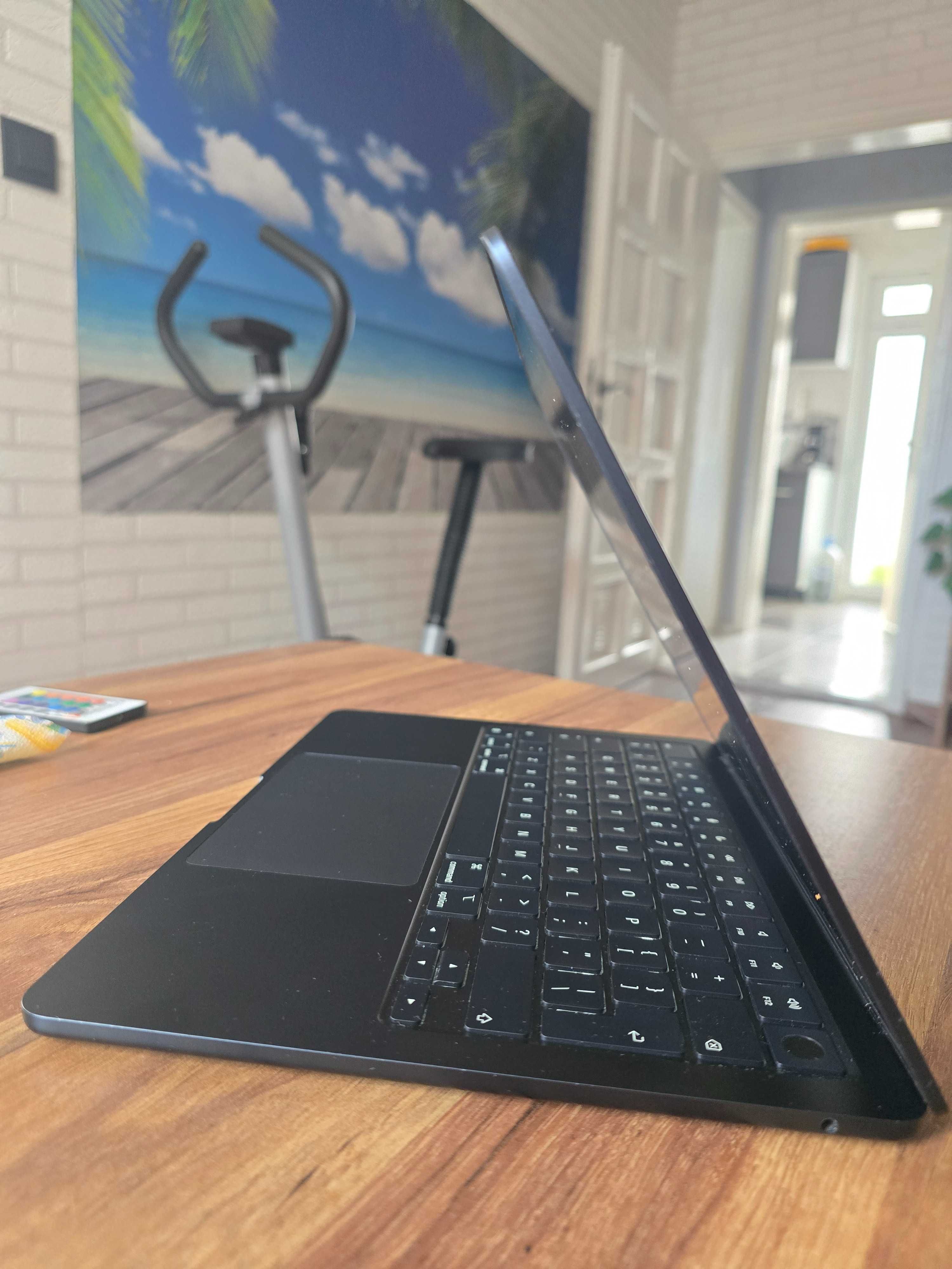 MacBook Air M3 В Гаранция, 256 GB 13,6" 97% батерия