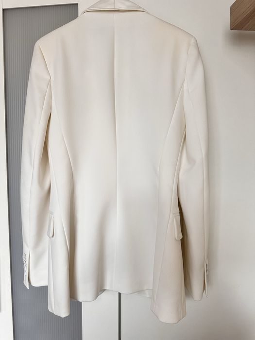 Бяло, вталено сако Zara