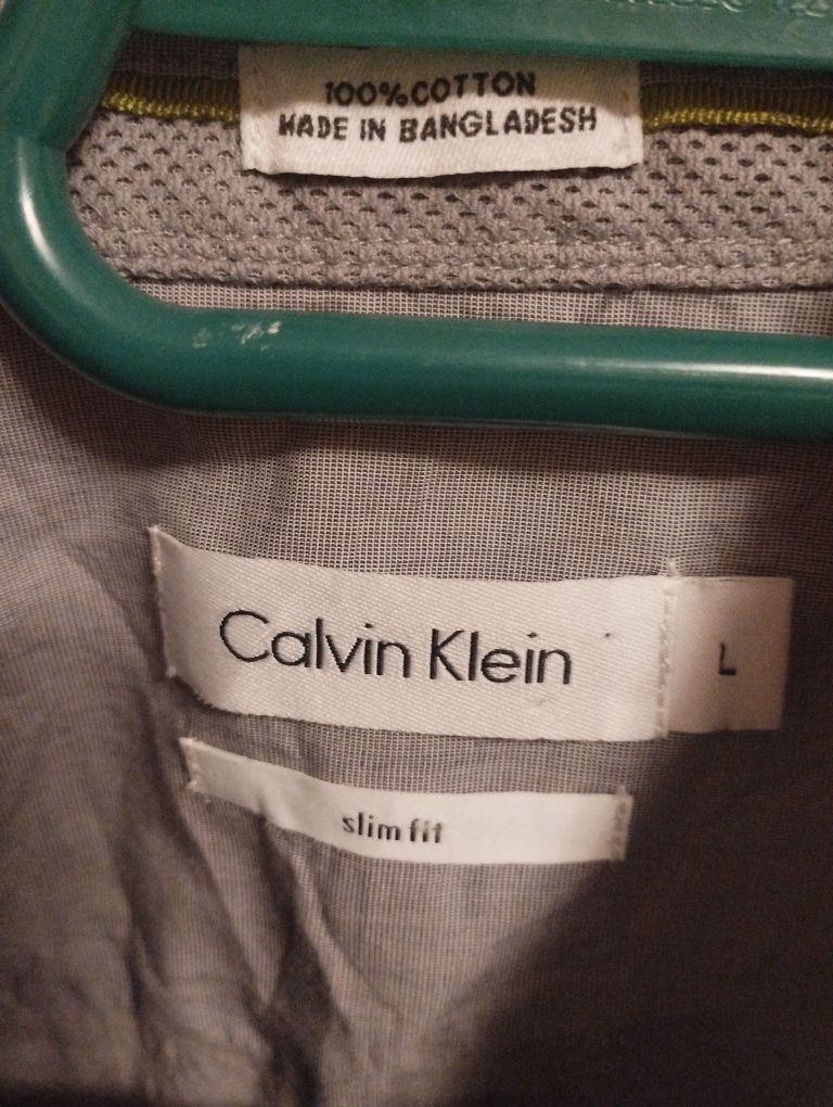 Vând cămașă Calvin klein