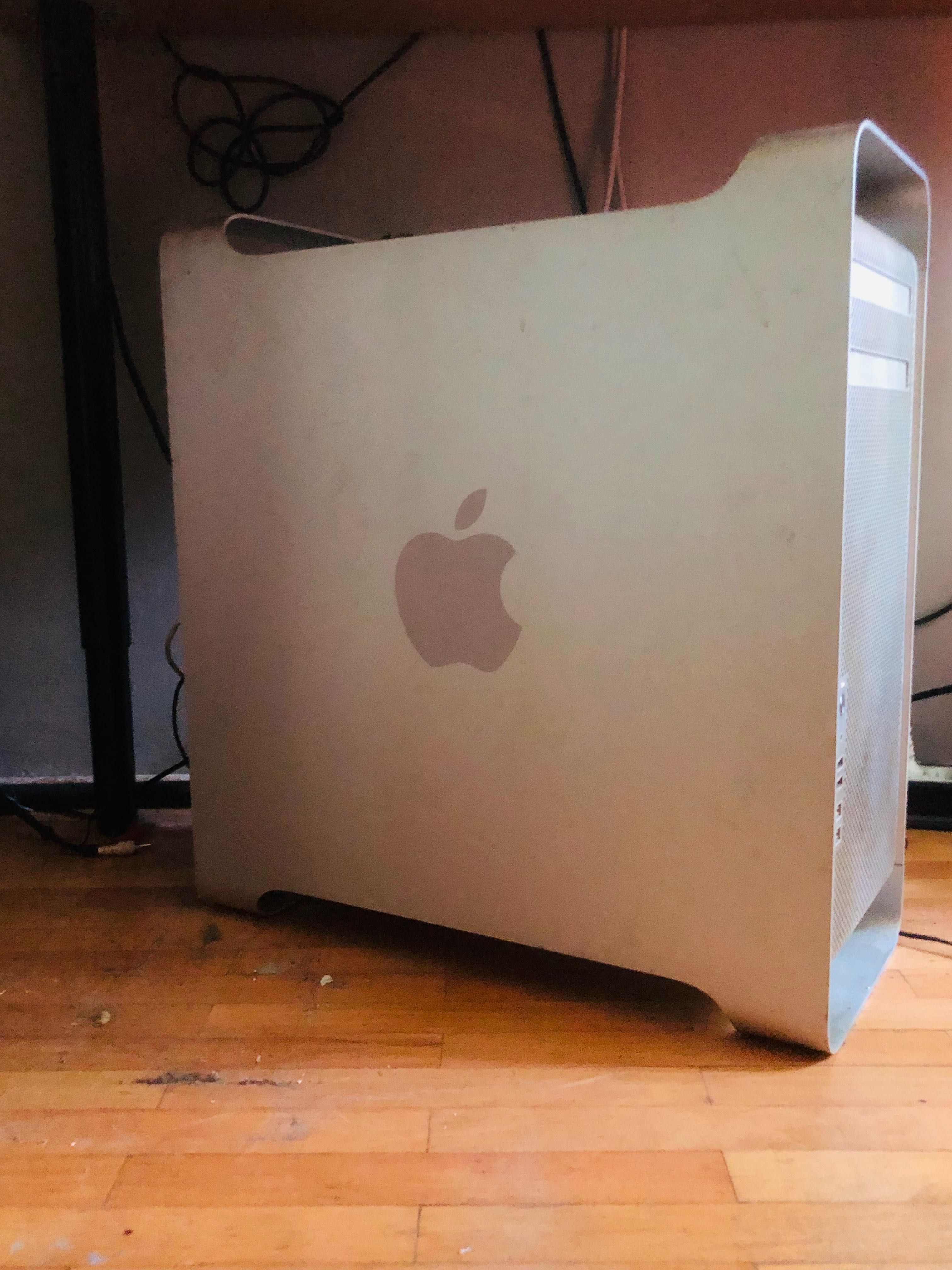 Mac Pro 5.1 Dual Xeon 3,46 GHz 12 Core  32 GB RAM AMD Radeon PRO W5500