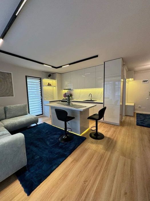 Inchiriere apartament 3 camere + terasa in Floresti, zona Eroilor