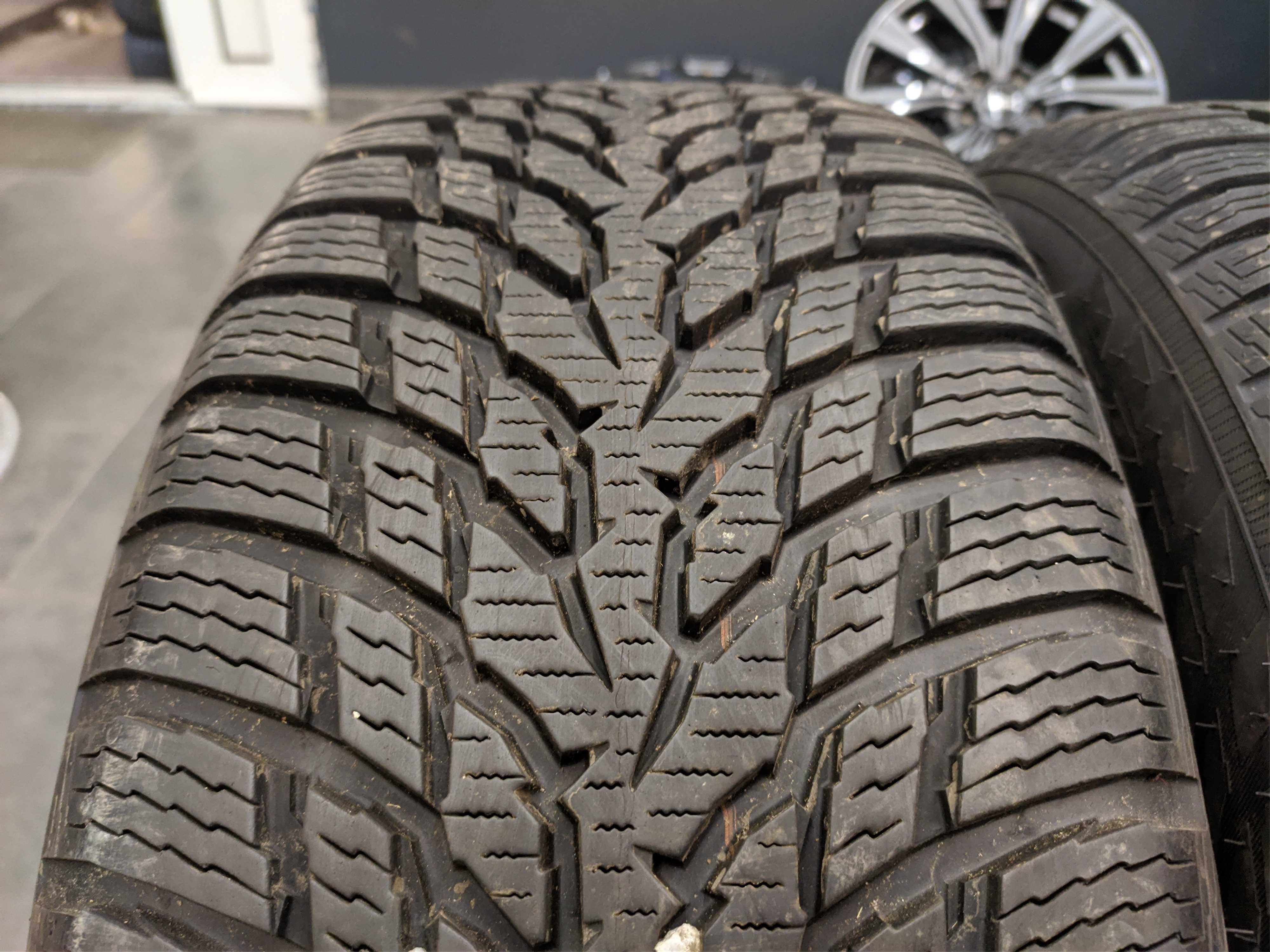4бр Зимни гуми 215 55 17 - Nokian