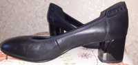 Женские туфли чёрного цвета полностью кожанные