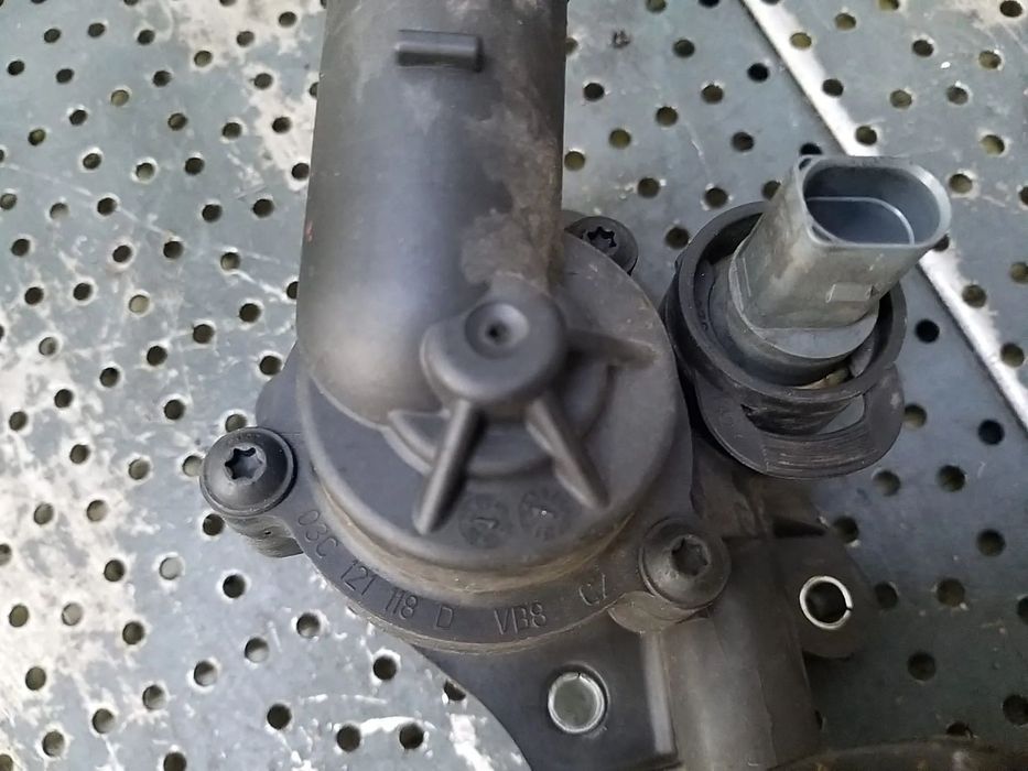 Corp carcasa termostat 1.4 tfsi vw passat b6 3c 03c121118d 03c121121d