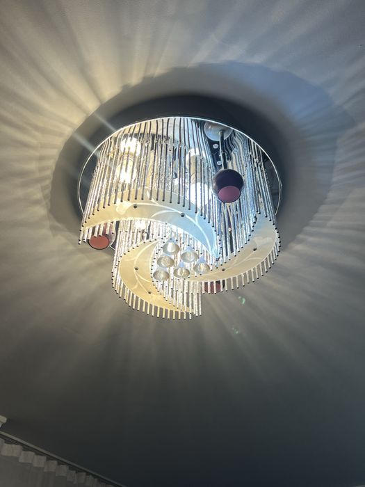 Люстра срочно продам