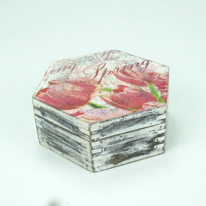 Кутия за бижута с лалета