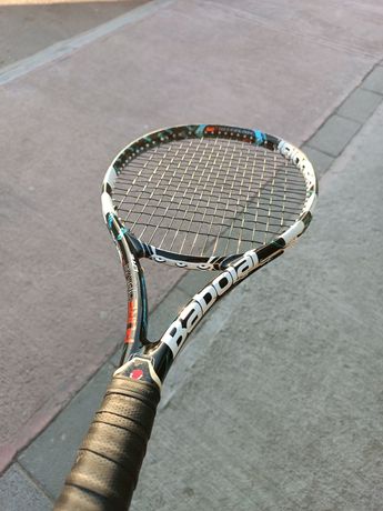 Продам теннисную ракетку  Babolat в отличным состоянии
