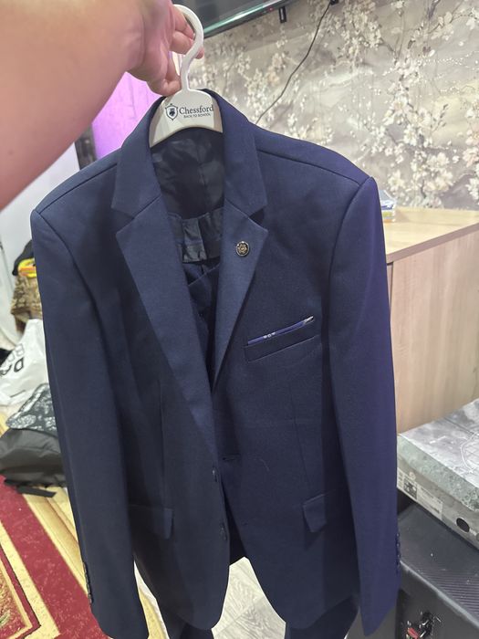 Продам костюм школьный