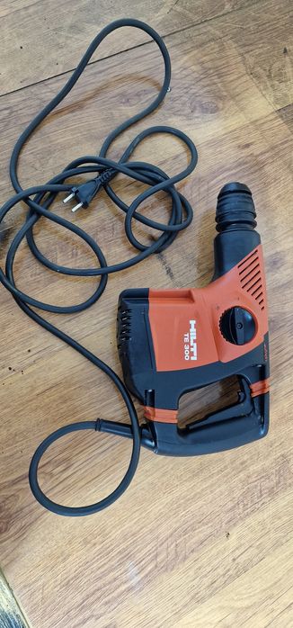 Hilti TE 300 AVR ca nou 03/2025 Demolator