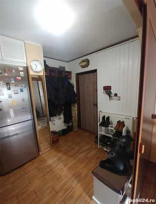 Vând apartament cu 4 camere în Grui, Câmpulung,jud Arges