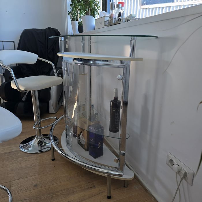 Bar din sticla cu 2 scaune