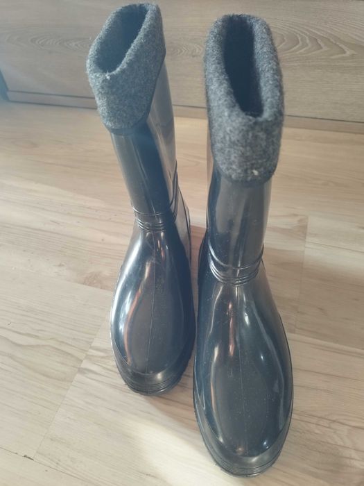 Продавам обувки на  Deichmann