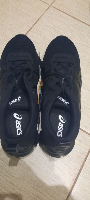 Adidasi Acsics noi