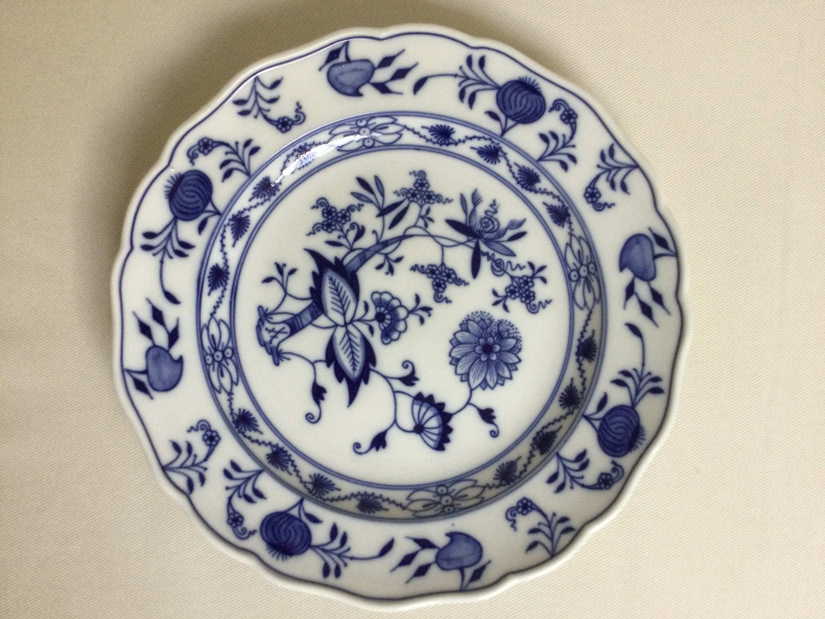 Продавам оригинална чиния Майсен шарка Лук преди 1924 г.