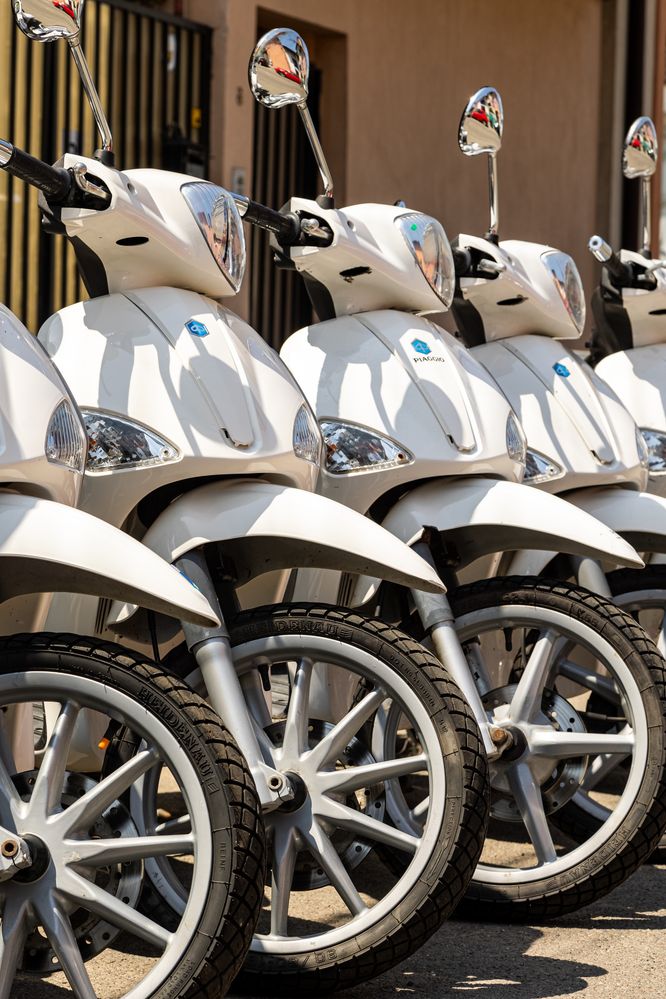 Inchiriere Scutere/ Scooter Rentals Delivery 250 RON/Week Glovo/Tazz