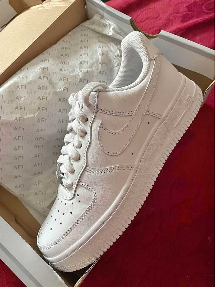 Adidasi Nike Air Force 1 Universali ( livrare cu verificare )