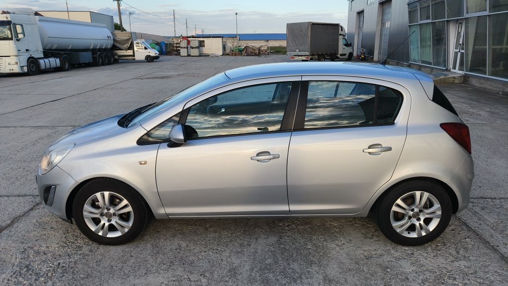Opel corsa D facelift 2012 1.2 benzină