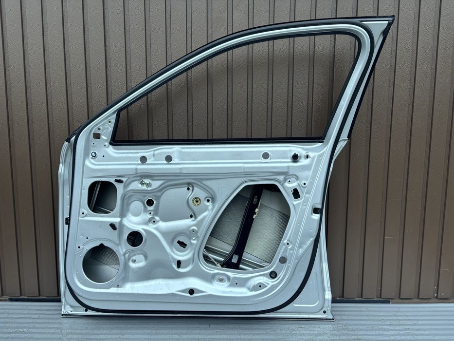 Usa dr fata  Skoda Superb 3 cod de culoare LA7W  2015-2020