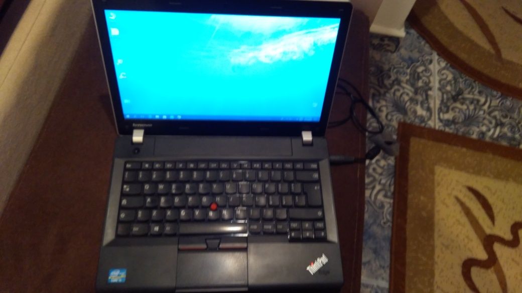 Lenovo ThinkPad Edge E 330 cu SSD