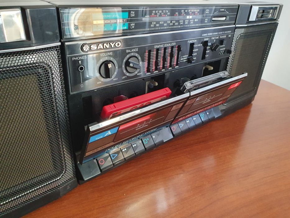 Radiocasetofon boombox retro Sanyo stare excelenta