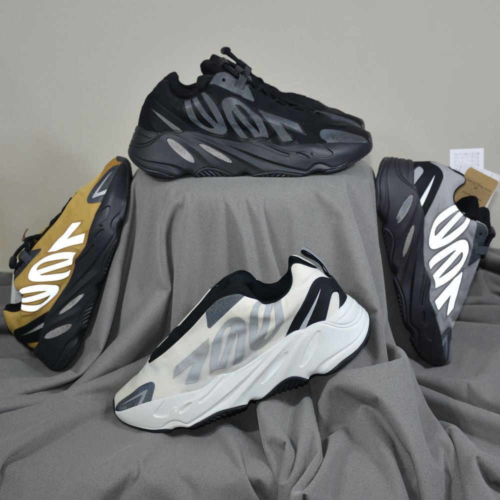 Pantofi Sport Adidas Yeezy 700 MNVN 100% originali