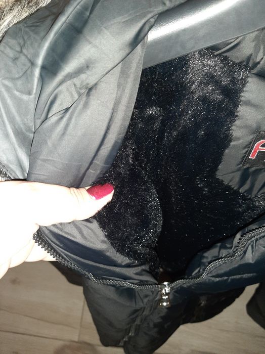 Vand geaca de fas neagra super calduroasa