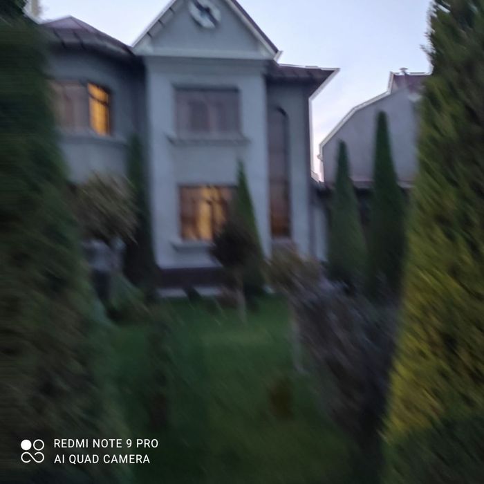 Продам 2 дома 10 комнат 4 сотки Ипакчилик