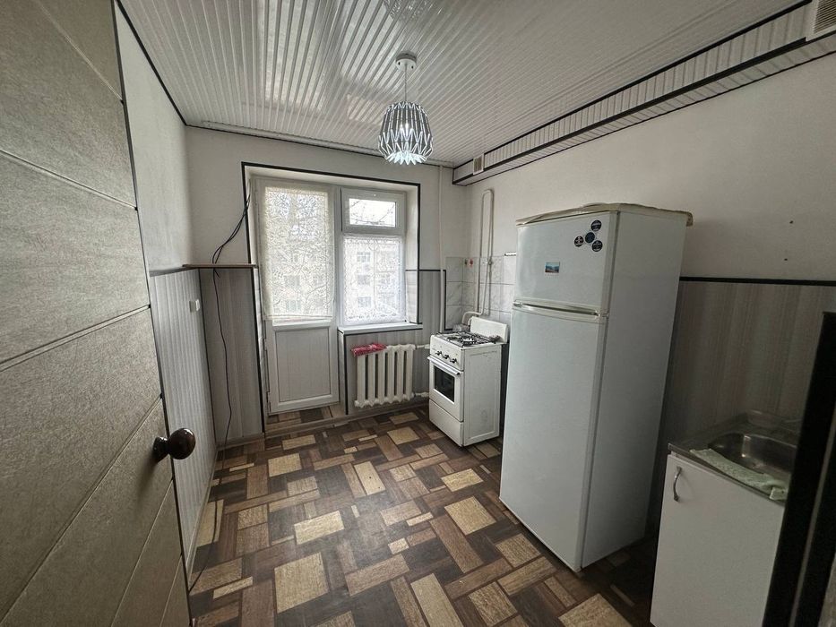 Сдается 1 комнатная квартира 
Для семейным 
Этаж: 4
Район: Радуга 
Цен