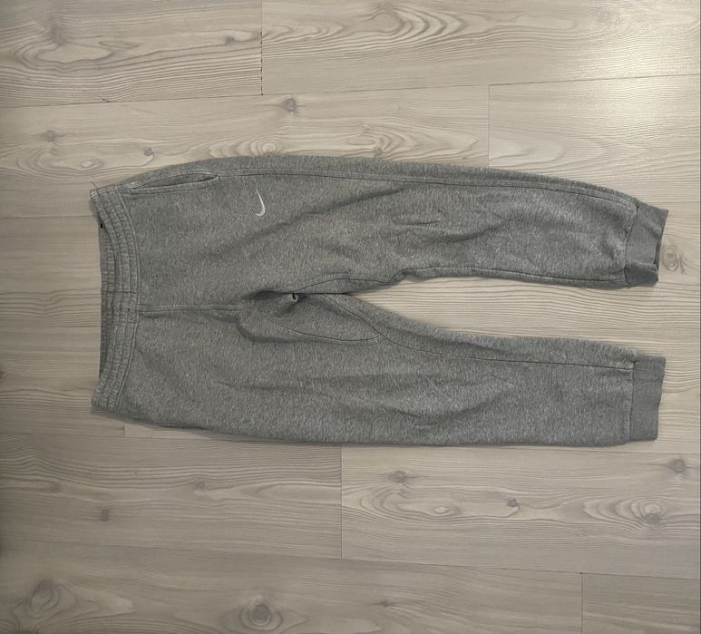 Долнище на Nike сив