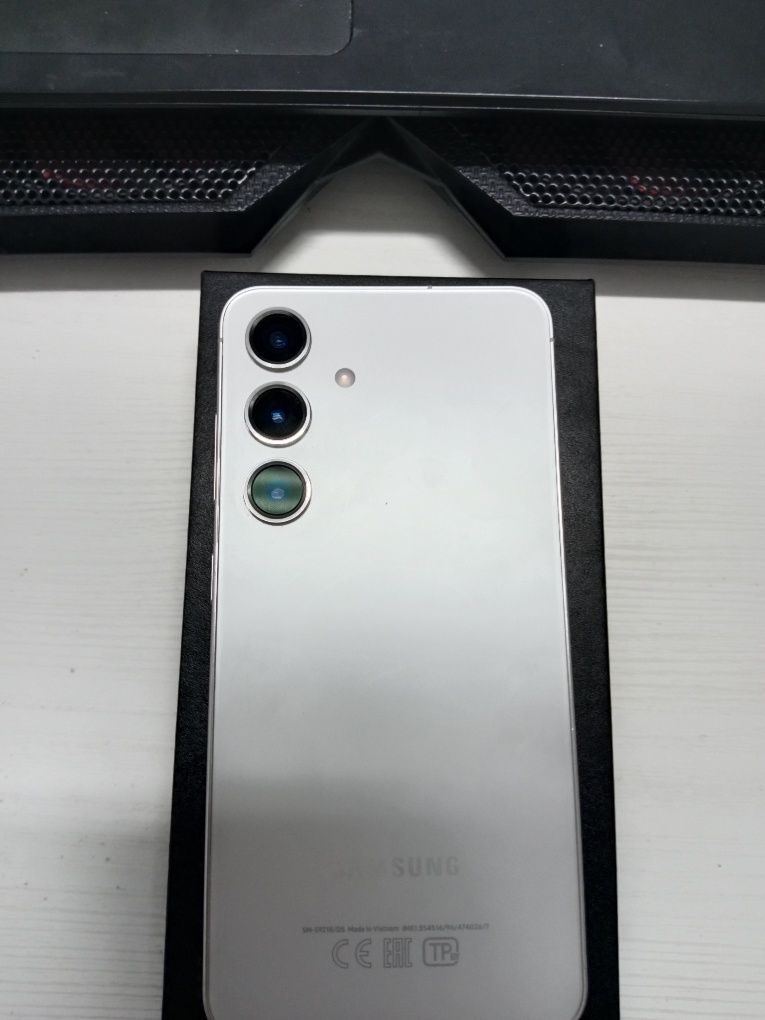 Galaxy S24 память 128 срочо продам