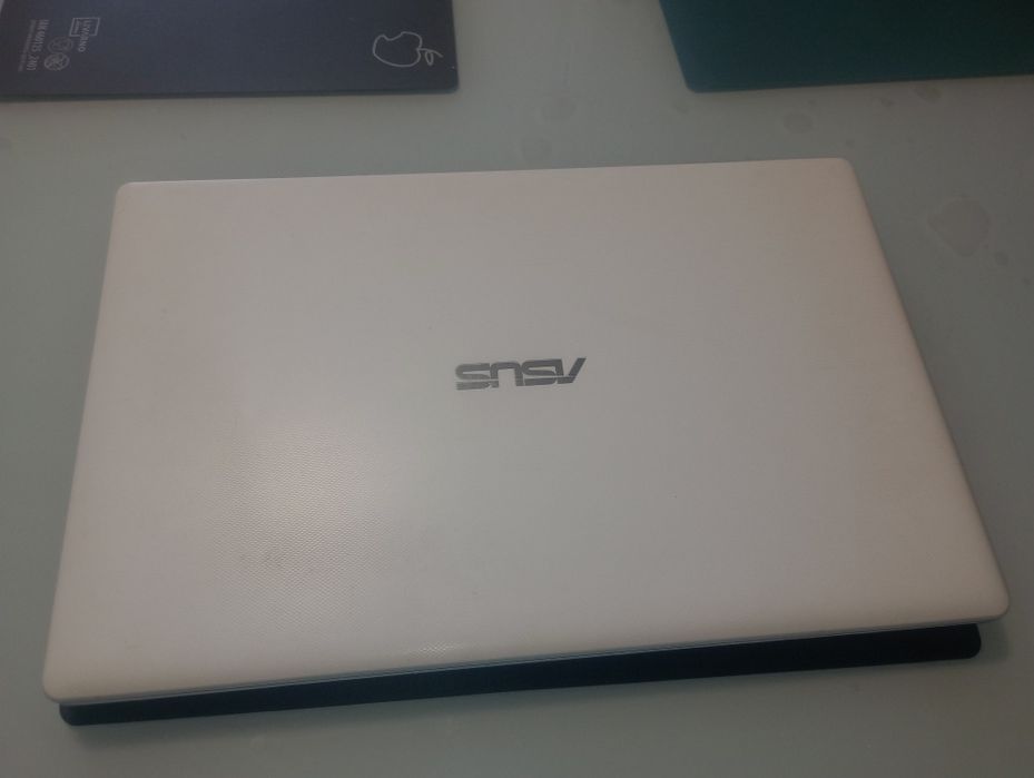 Asus 551m, 500 gb, Windows 10+Office, bun pt filme, muzică, cursuri