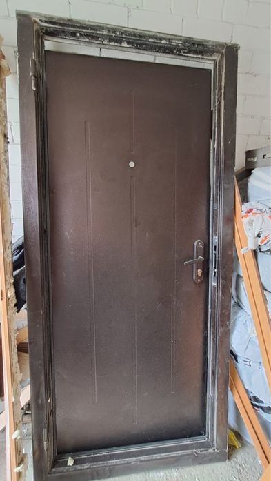 Продам входные дверь