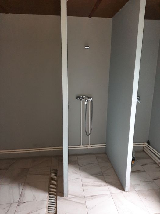 Cazare muncitori  (8 camere) TOATĂ CLADIREA