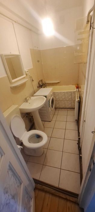 Dau in chirie apartament 2 camere in centru