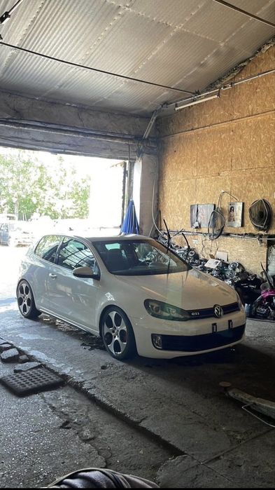 Volkswagen Golf 6 GTI *296 cai*