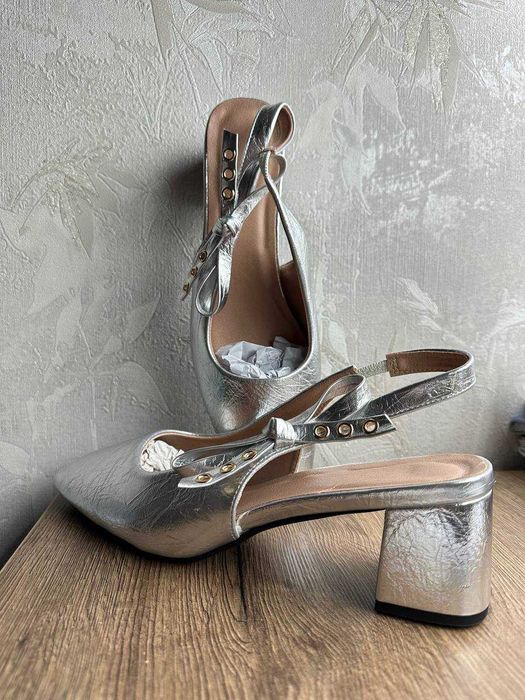 Серебристые туфли — новые!