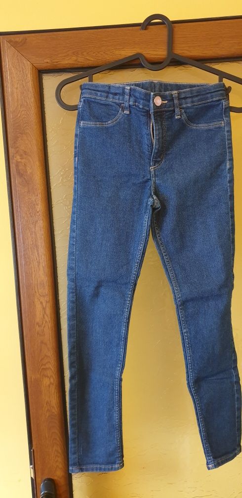 Zara, 8. бр дрехи момиче, 6-7год,